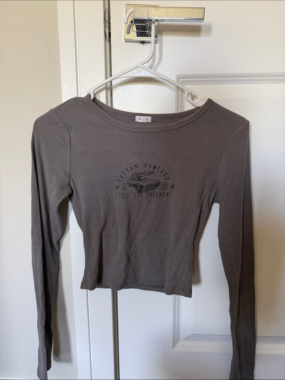 Ribbed Long Sleeve Graphic Tee Garage size small